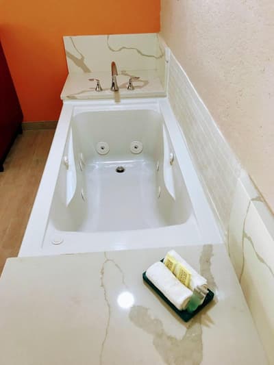 Tropical Inn & Suites