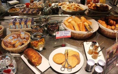 Brit Hotel Les Evens