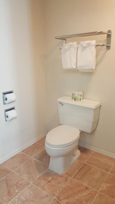 Oyster Bay Inn & Suites