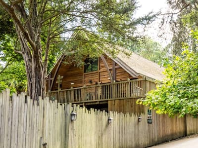 Warwick Castle Hotel and Knight's Village