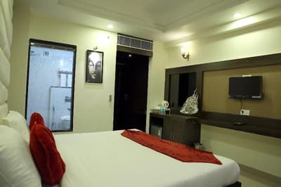 OYO Townhouse 487 The Light House