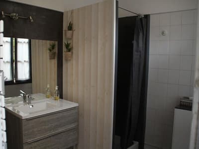 Une Chambre En Ville