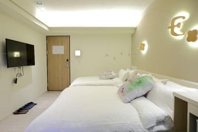 Ours Hotel