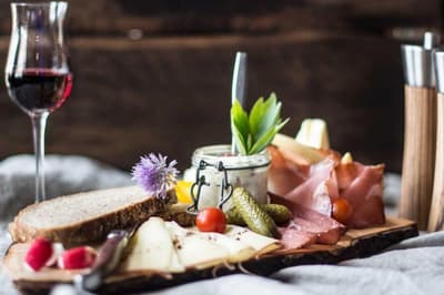 Basekamp Mountain Budget Hotel