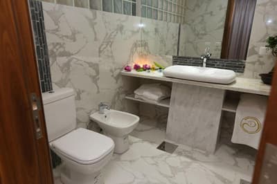 Delora Hotel And Suites