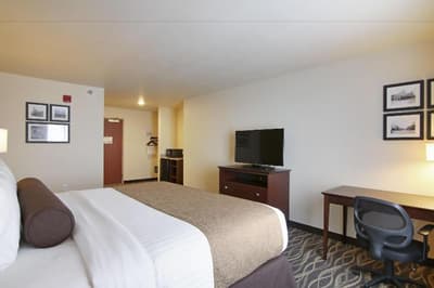 Cobblestone Inn & Suites at UW Stout Downtown Meno