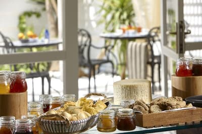 Vasia Boulevard - Adults Only