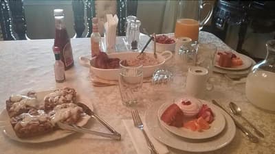 Lions Gate Manor Bed And Breakfast