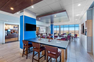 Holiday Inn Express & Suites Colorado Springs I-25