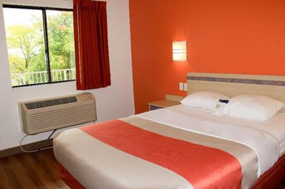 Motel 6 Enfield, CT - Hartford