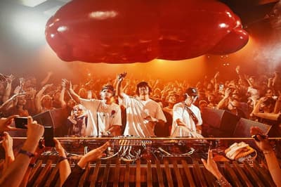 El Hotel Pacha – Includes entrance to Pacha Club