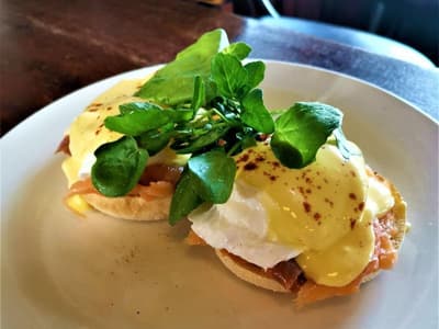 The Horseshoe And Castle