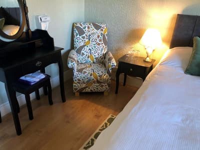 The Horseshoe And Castle