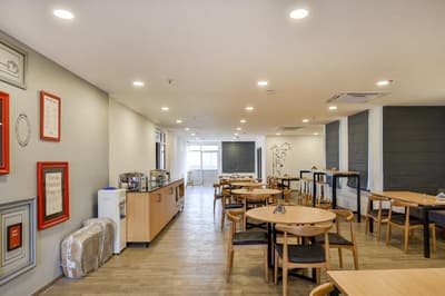 Oyo 385 Townhouse Navya International Ramamurthy N