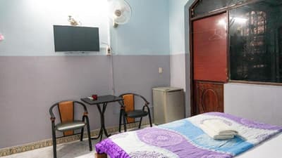 Viet Hung Hotel by ZUZU