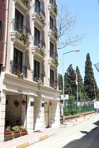 Belle Maison Hotel & Residence