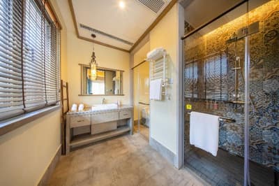 Blossom Hill Yuejingzhuang Hotel