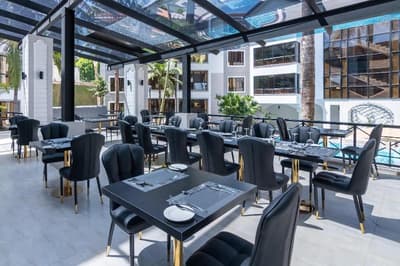 Cysuites Apartment Hotel