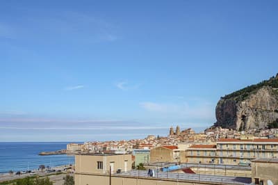 Seaview Rooms in city center by Wonderful Italy