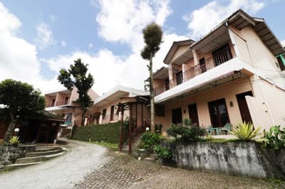 Villa Keluarga Bre Batunanggar by ZUZU