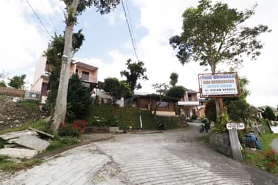 Villa Keluarga Bre Batunanggar by ZUZU