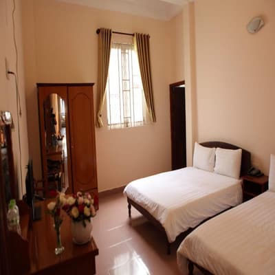 Quang Chien Hotel by ZUZU