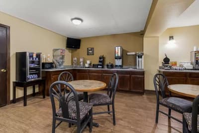Econo Lodge Inn & Suites Yankton
