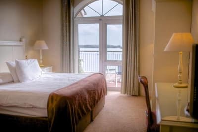WatersEdge Hotel