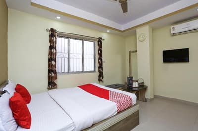 5718 Pratiksha Guest House