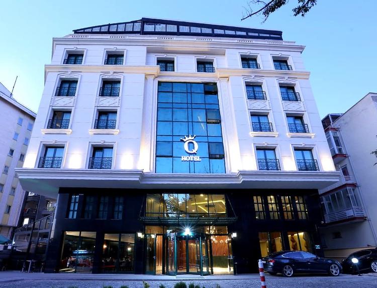 Q Hotel
