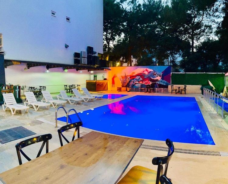 Grand Lavin Hotel