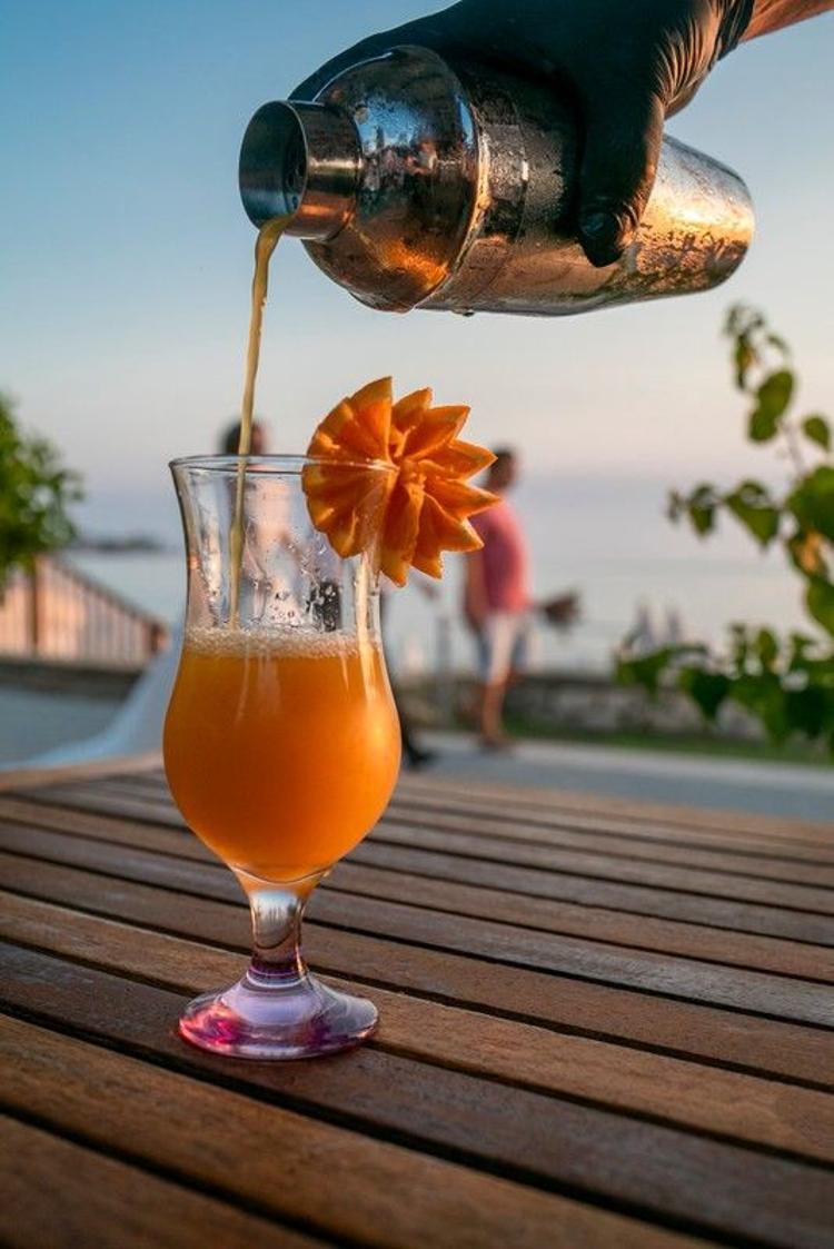 Side Beach Club