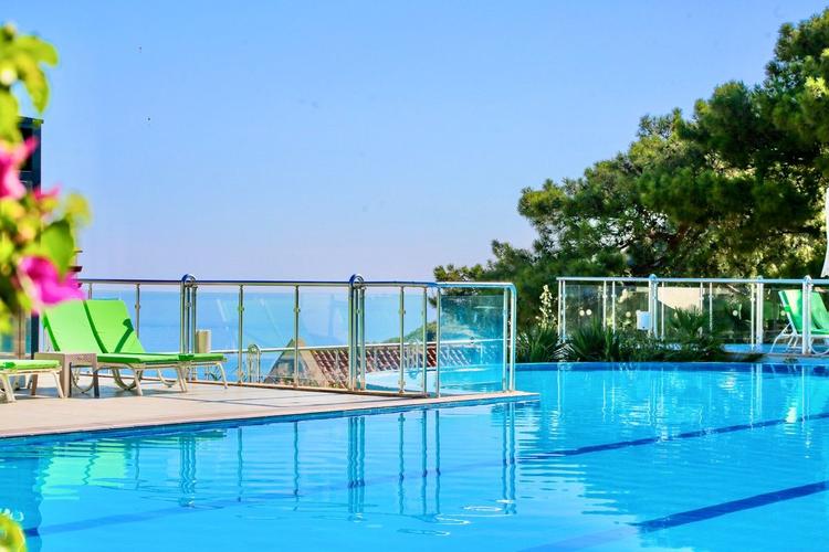 Sertil Deluxe Tropical Suites