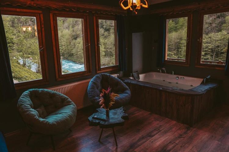River Deluxe