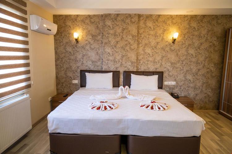 İkarus Hotel