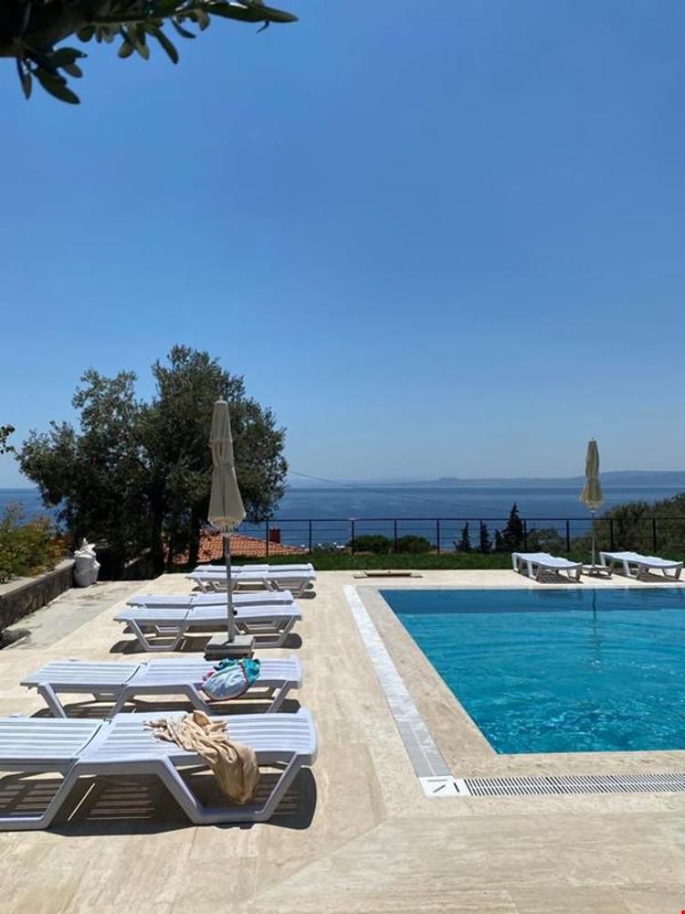 Assos Luna Houses
