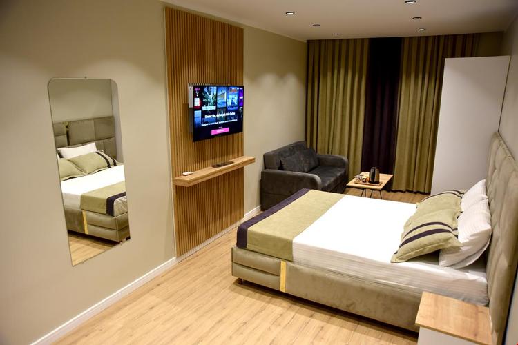 Edwin Plus Hotel