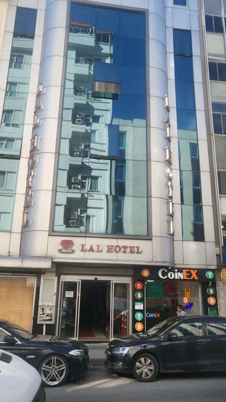 Lal Hotel