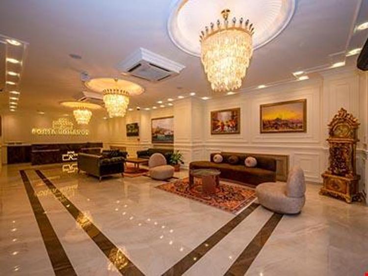 Porta Romanos Hotel
