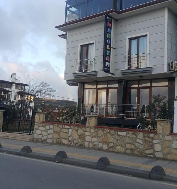 Manolyam Otel