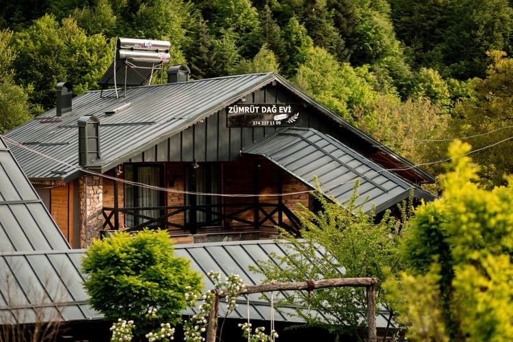 Zümrüt Dağ Evi