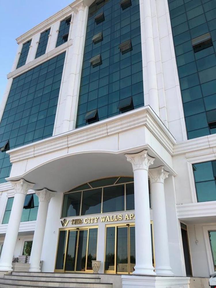 The Ci̇ty Walls Sui̇t Otel