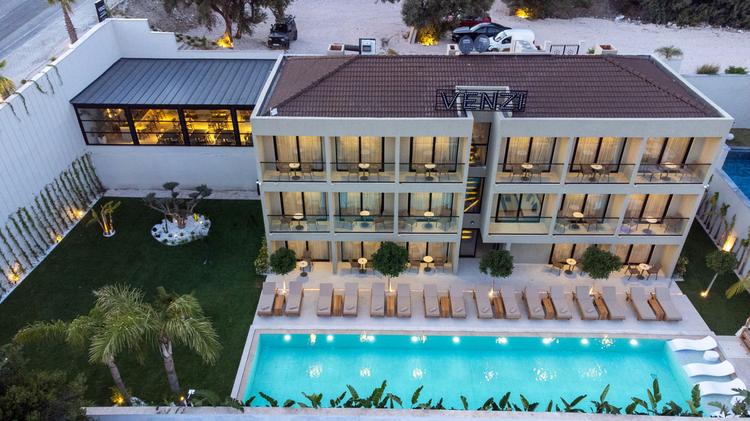 Venzi Ayayorgi (Adult Only +16)