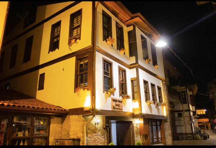 Yadigar Hanım Konağı