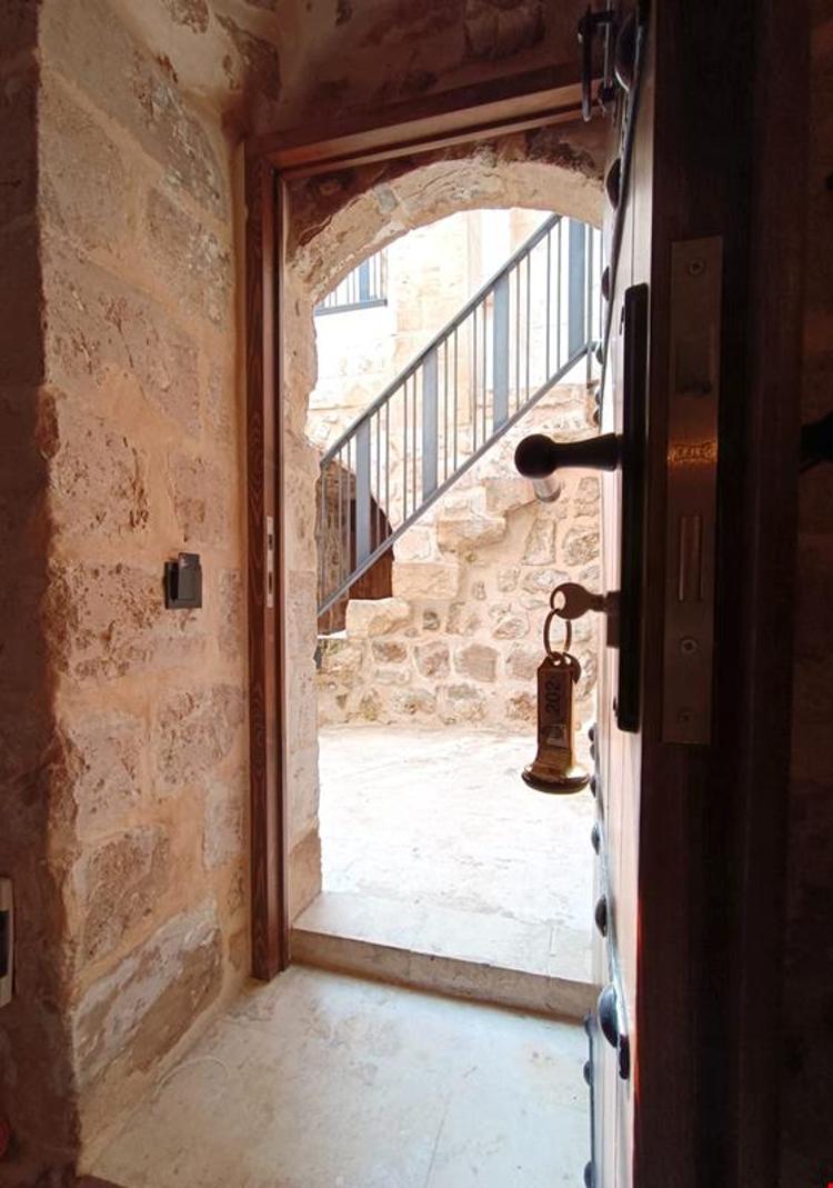 Tugmanersmall House Ajar