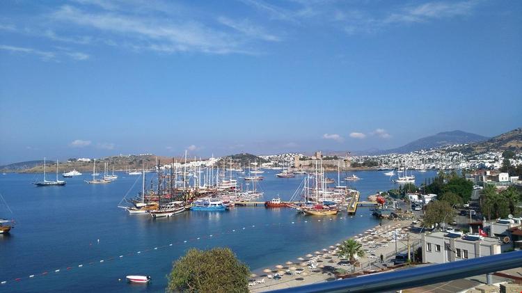 Bumerang Suites Hotel