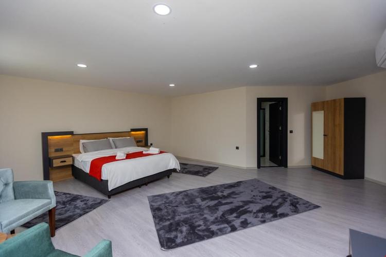 Moonlight Suite Hotel