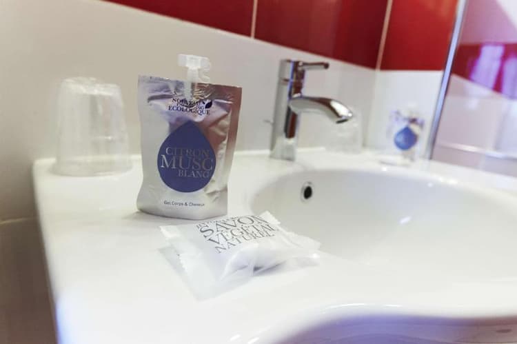 Kyriad Paris 10 - Canal Saint Martin - République