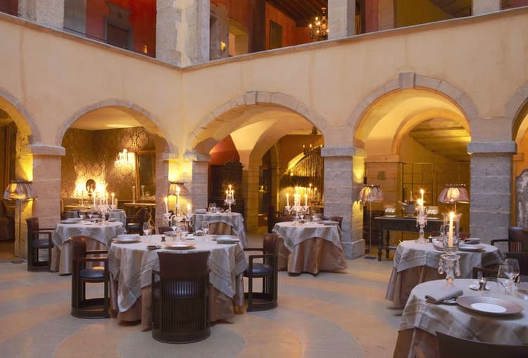 Cour des Loges Lyon, a Radisson Collection Hotel