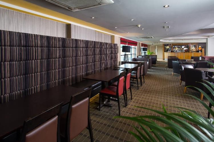 Holiday Inn Express London - Luton Airport